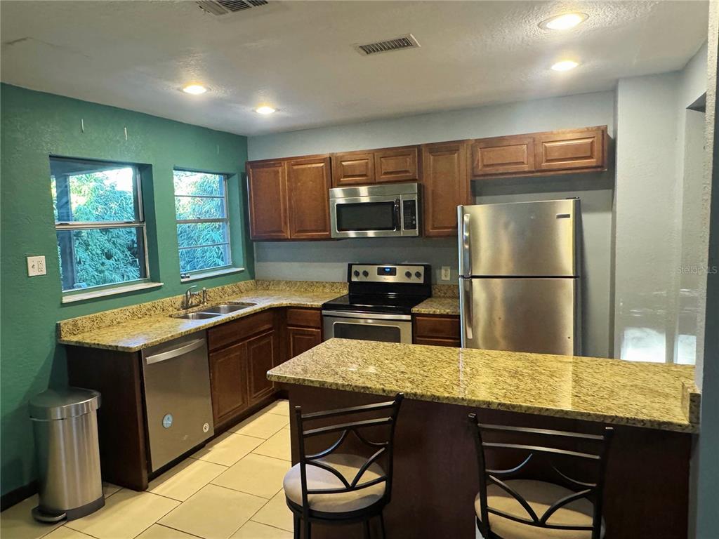 1030 E WALNUT STREET, LAKELAND, FL — photo 4 of 11