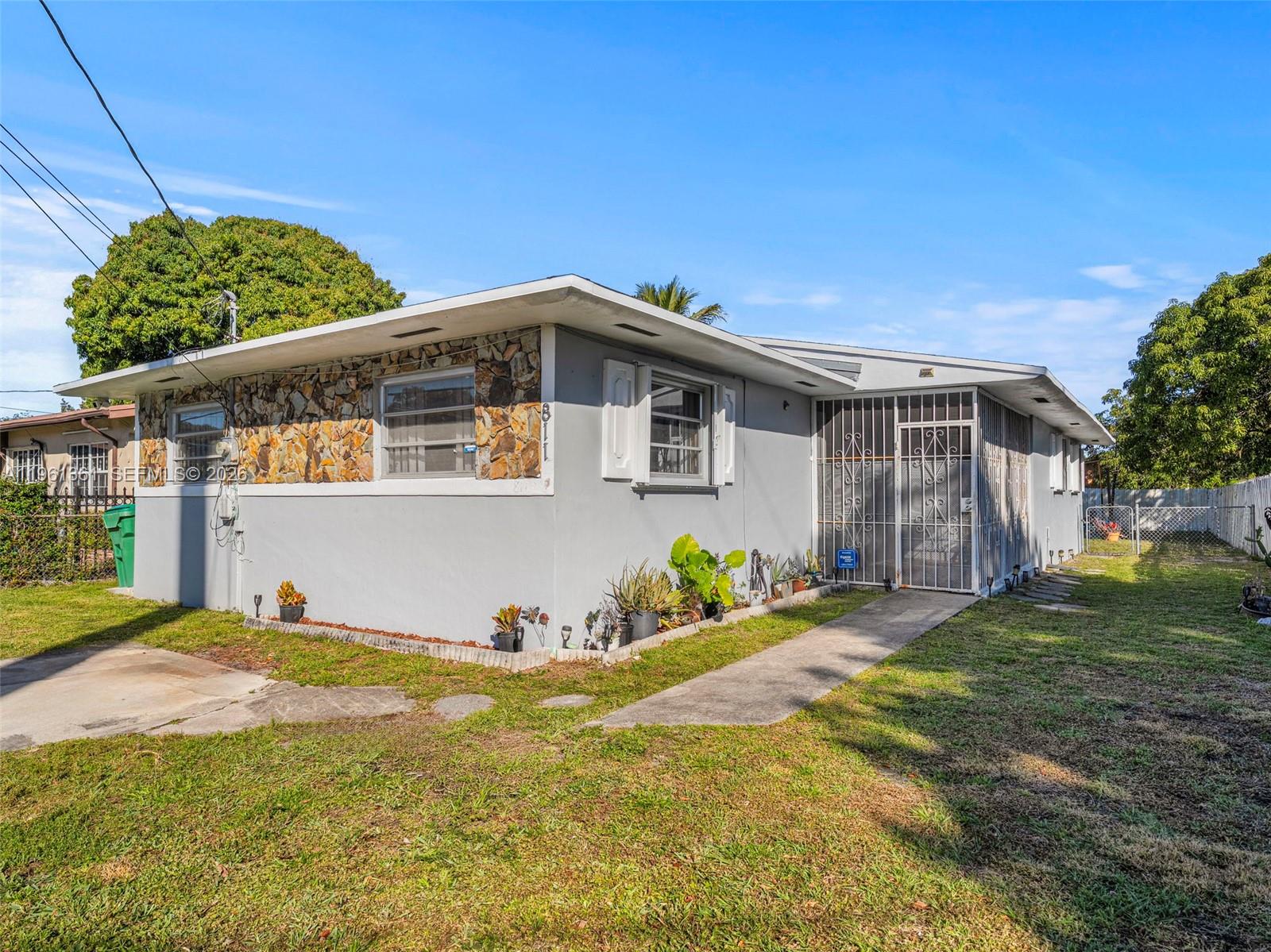 811 NW 112th St, Miami FL 33168