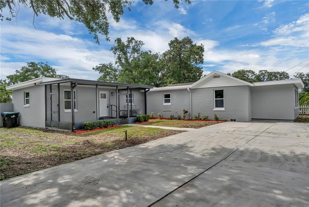 325 N PINE HILLS ROAD