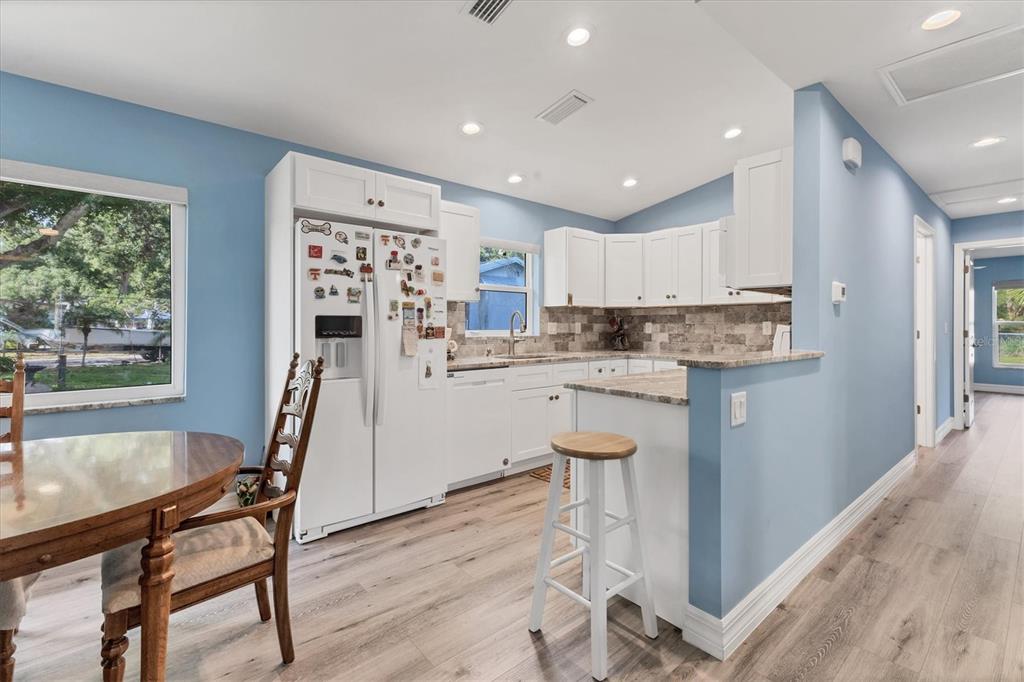 352 GLENWOOD AVE, OSPREY, FL — photo 4 of 30