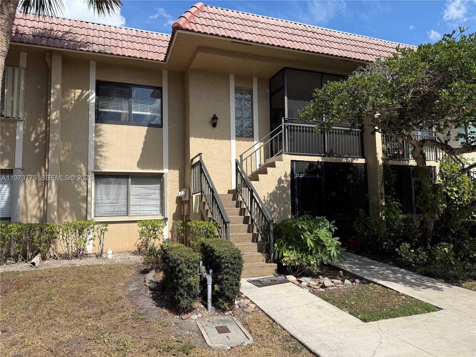 302 Lakeview Dr # 204, Weston FL 33326
