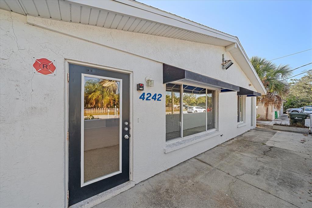 4242 MCINTOSH LANE, SARASOTA, FL — photo 4 of 26