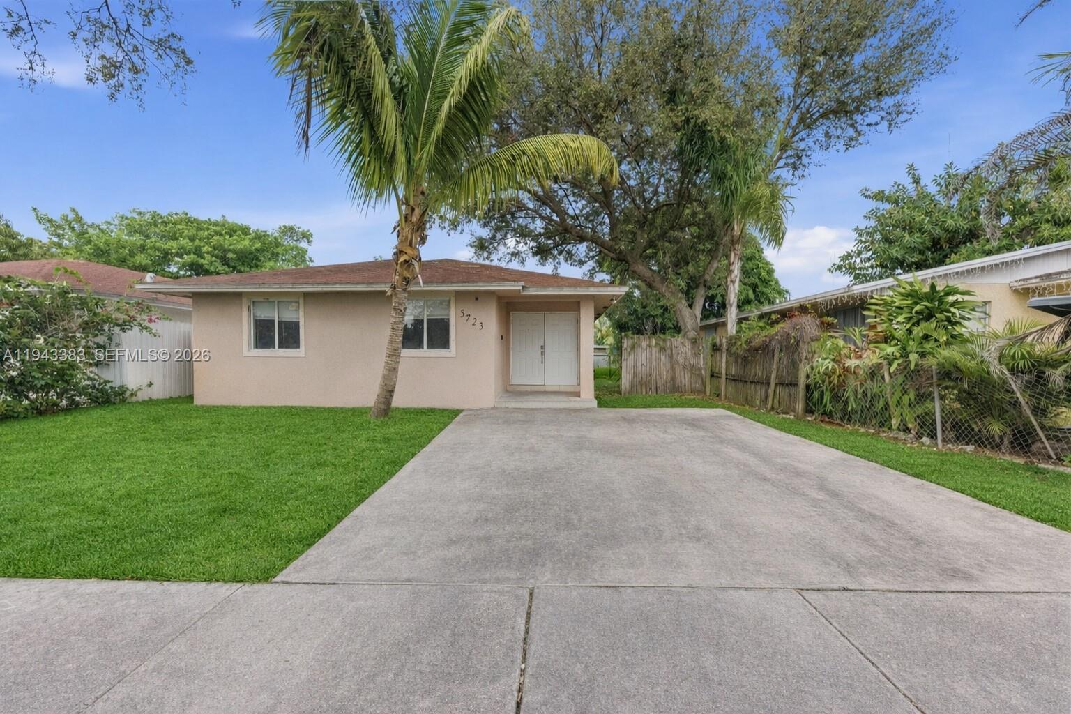 5723 SW 40th St, West Park FL 33023