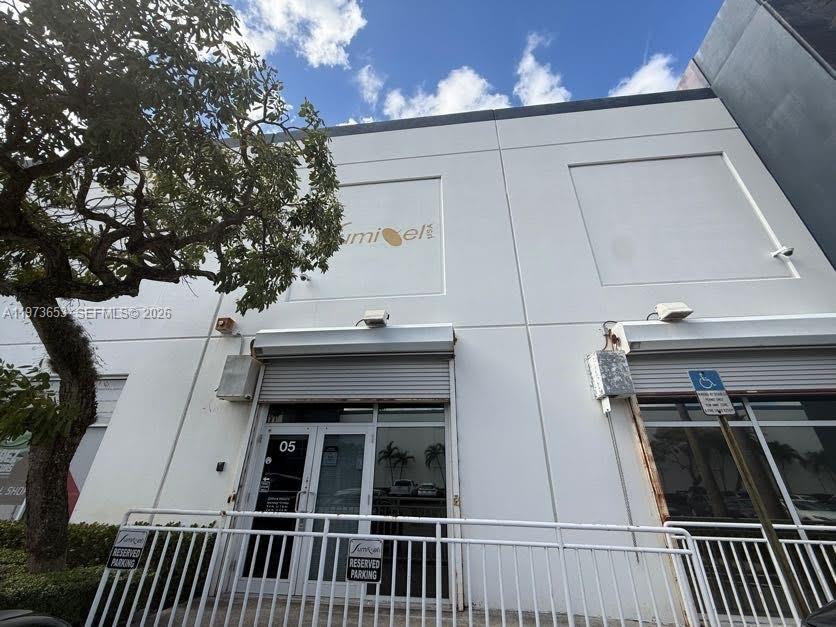 7620 NW 25th St # 5, Miami FL 33122