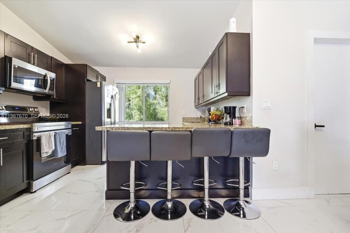 8027 Lake Dr # 201, Doral FL 33166