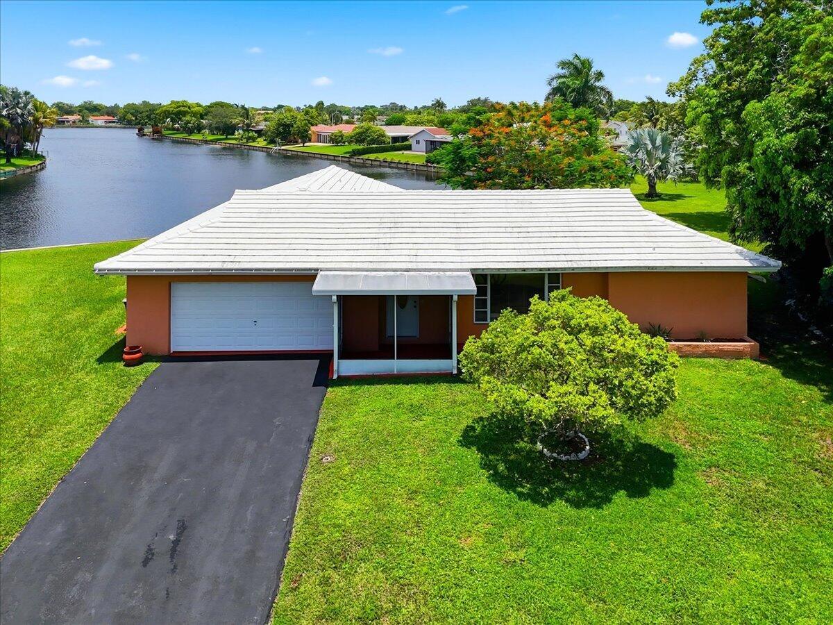 9401 NW 70 Place, Tamarac FL 33321