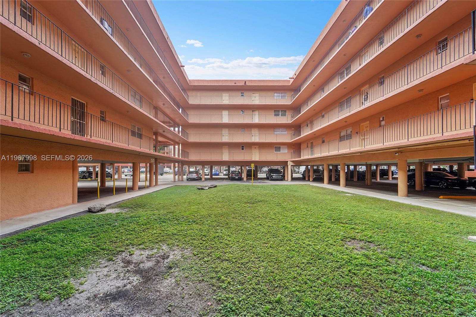 1890 W 56th St # 1411, Hialeah FL 33012