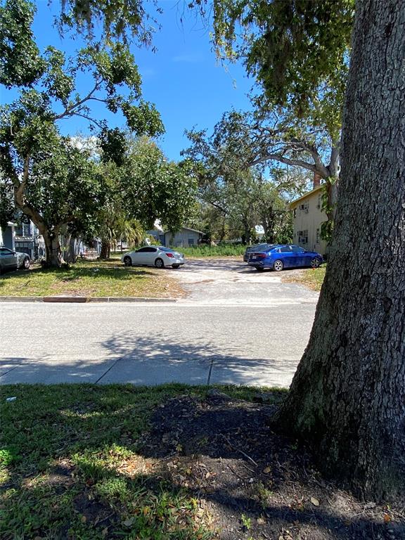 A gravel parking lot sits between two buildings under a clear blue sky — 518 7TH AVENUE W, PALMETTO, FL