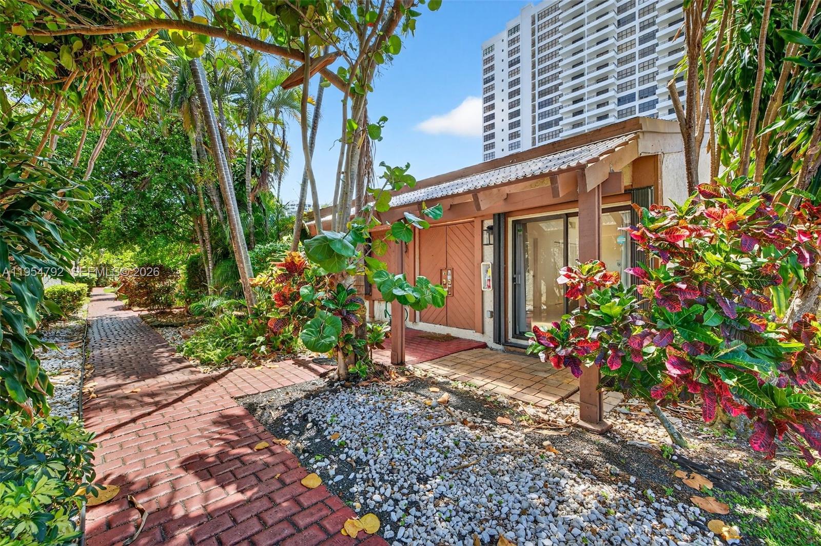 2619 S Parkview Dr, Hallandale Beach FL 33009