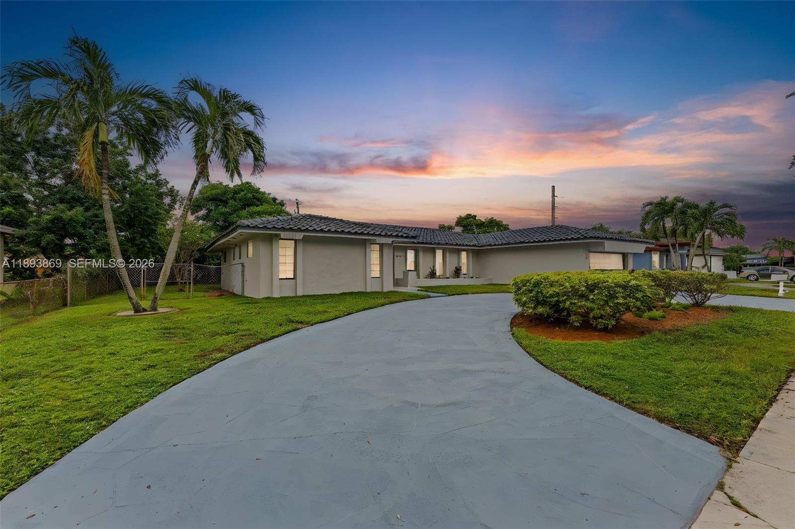 5526 Plunkett St, Hollywood FL 33021