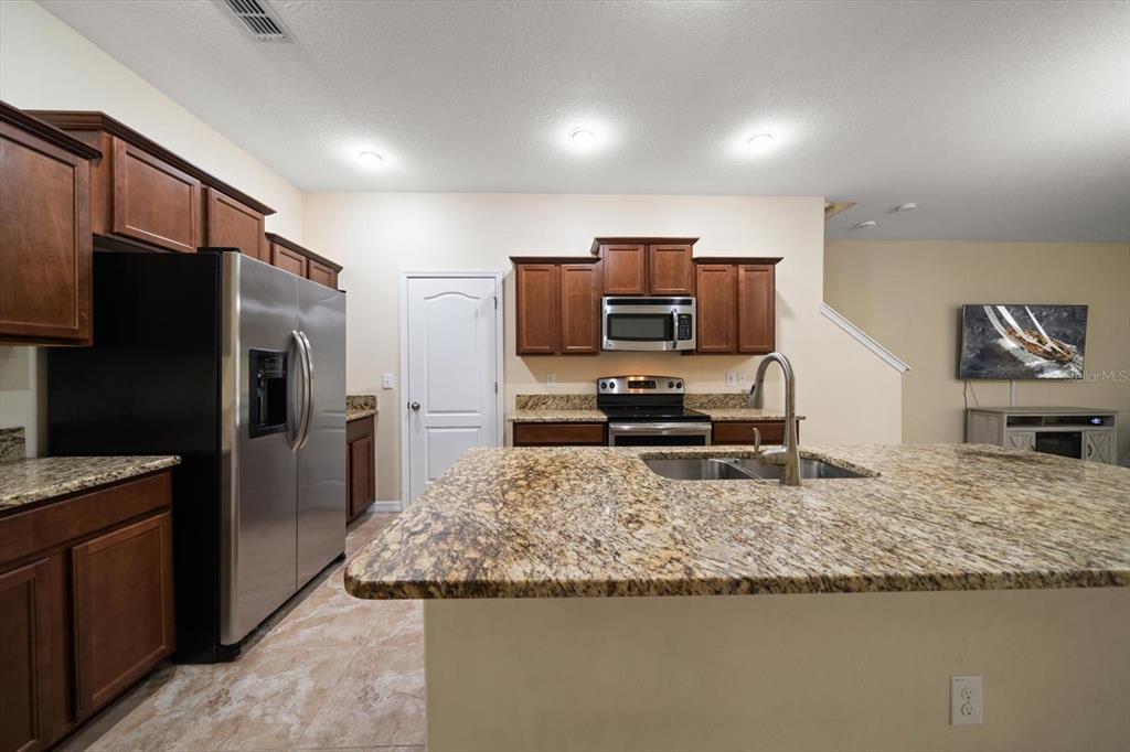 2011 HAWKS VIEW DRIVE, RUSKIN, FL — photo 2 of 30
