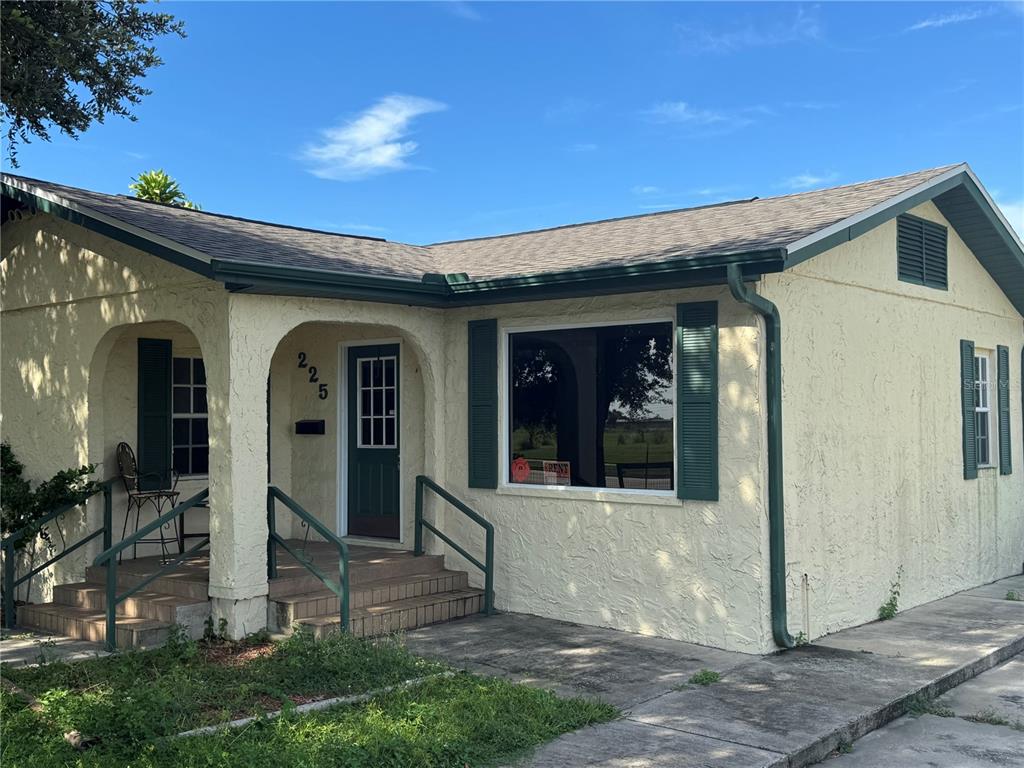 225 N SCENIC HIGHWAY