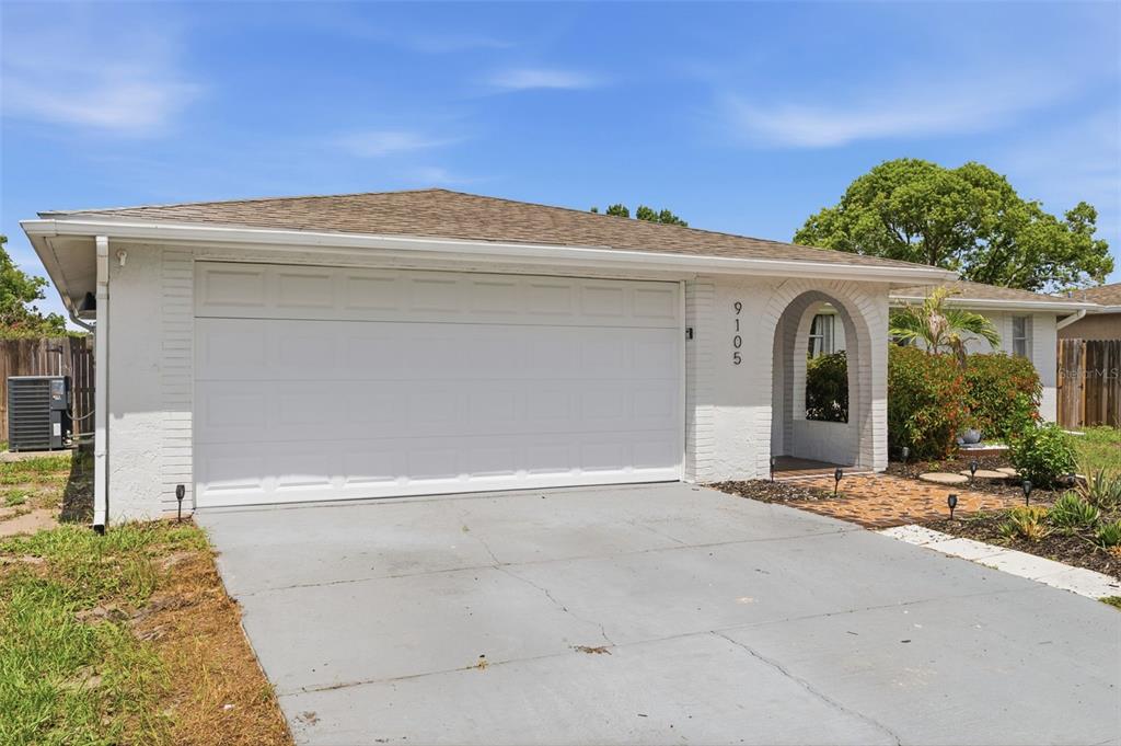 9105 HUNT CLUB LANE