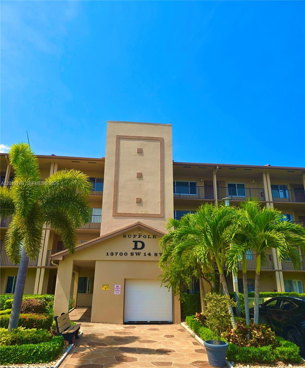 13700 SW 14th St # 411D, Pembroke Pines FL 33027