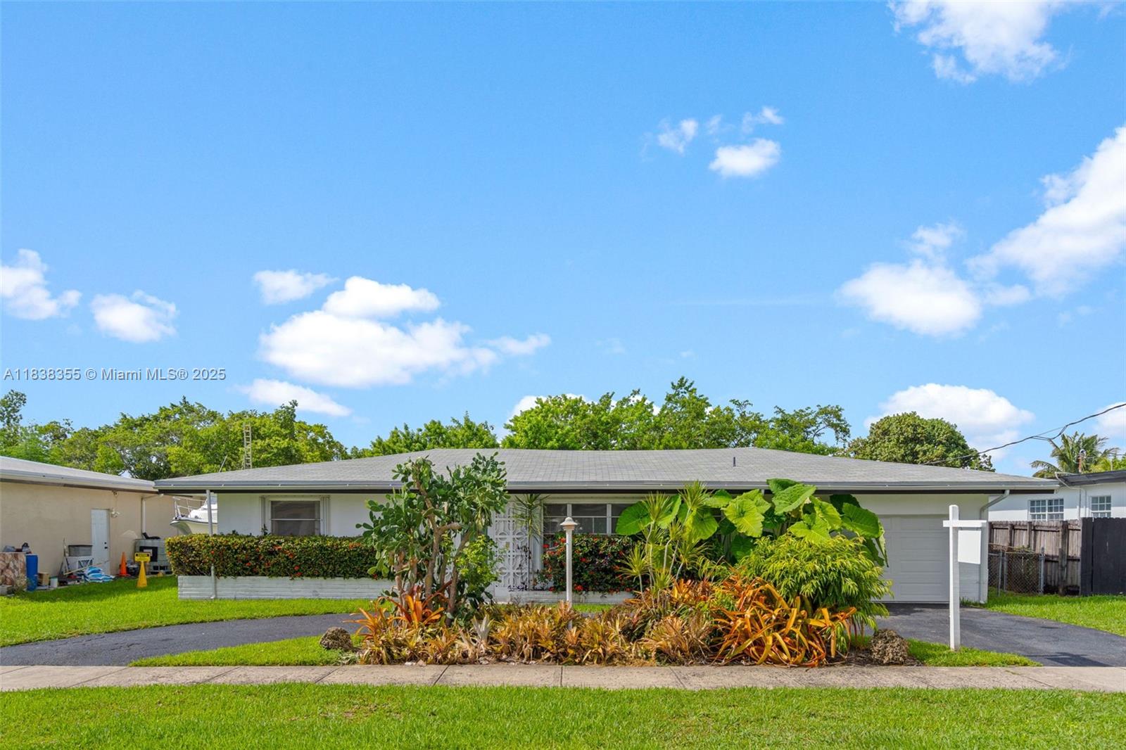 2370 NE 195th St, Miami FL 33180