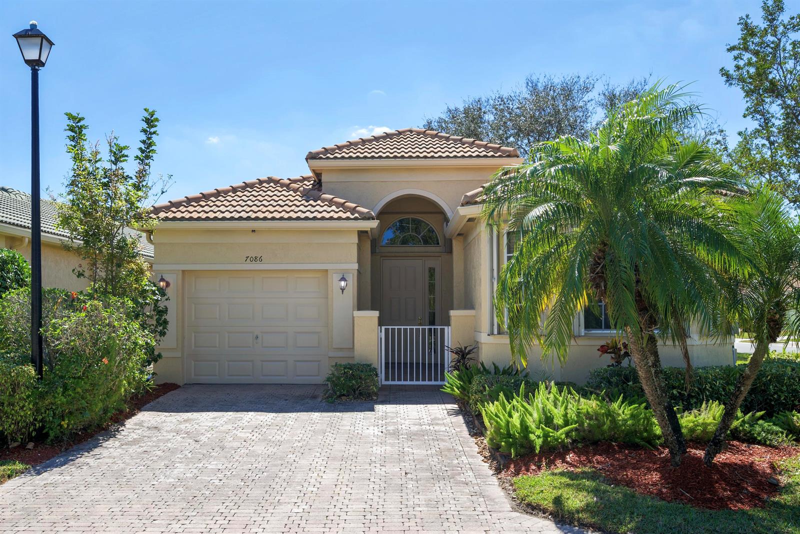 7086 Del Corso Lane, Delray Beach FL 33446