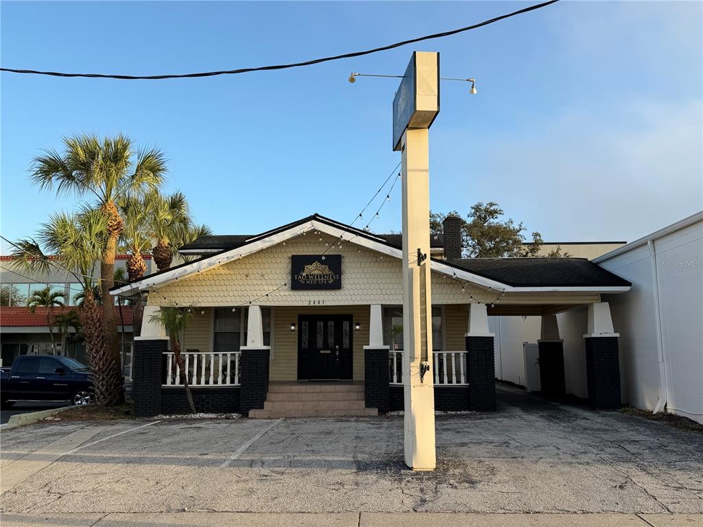 2001 W KENNEDY BOULEVARD