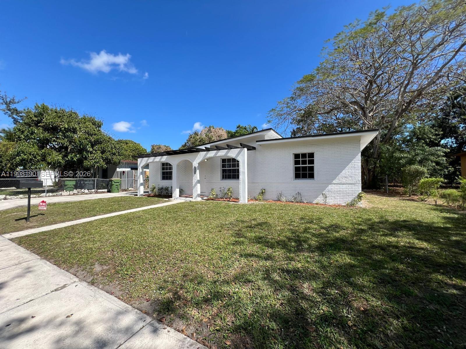 NORTH MIAMI, FL — photo 2 of 30