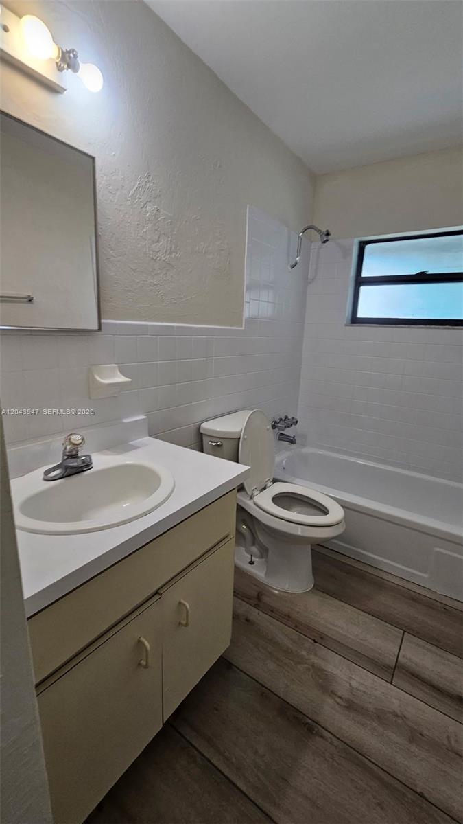A bathroom features a vanity, a toilet, and a bathtub with a shower head — 418 Las Palmas Cir # 0, Avon Park FL 33825, AVON PARK, FL