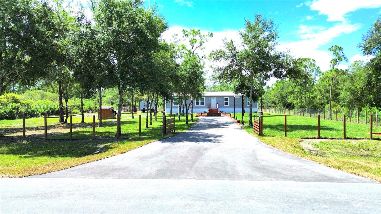 230 Hunting Club Ave, Clewiston FL 33440