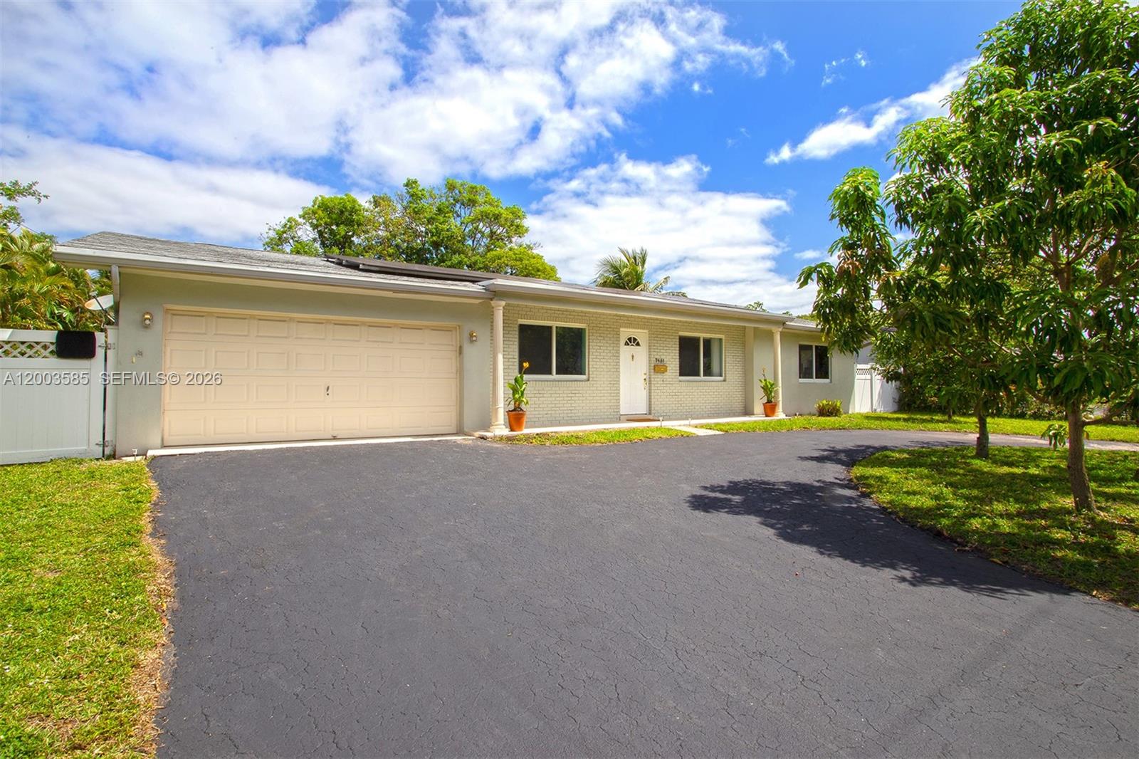 7481 NW 11th Pl, Plantation FL 33313