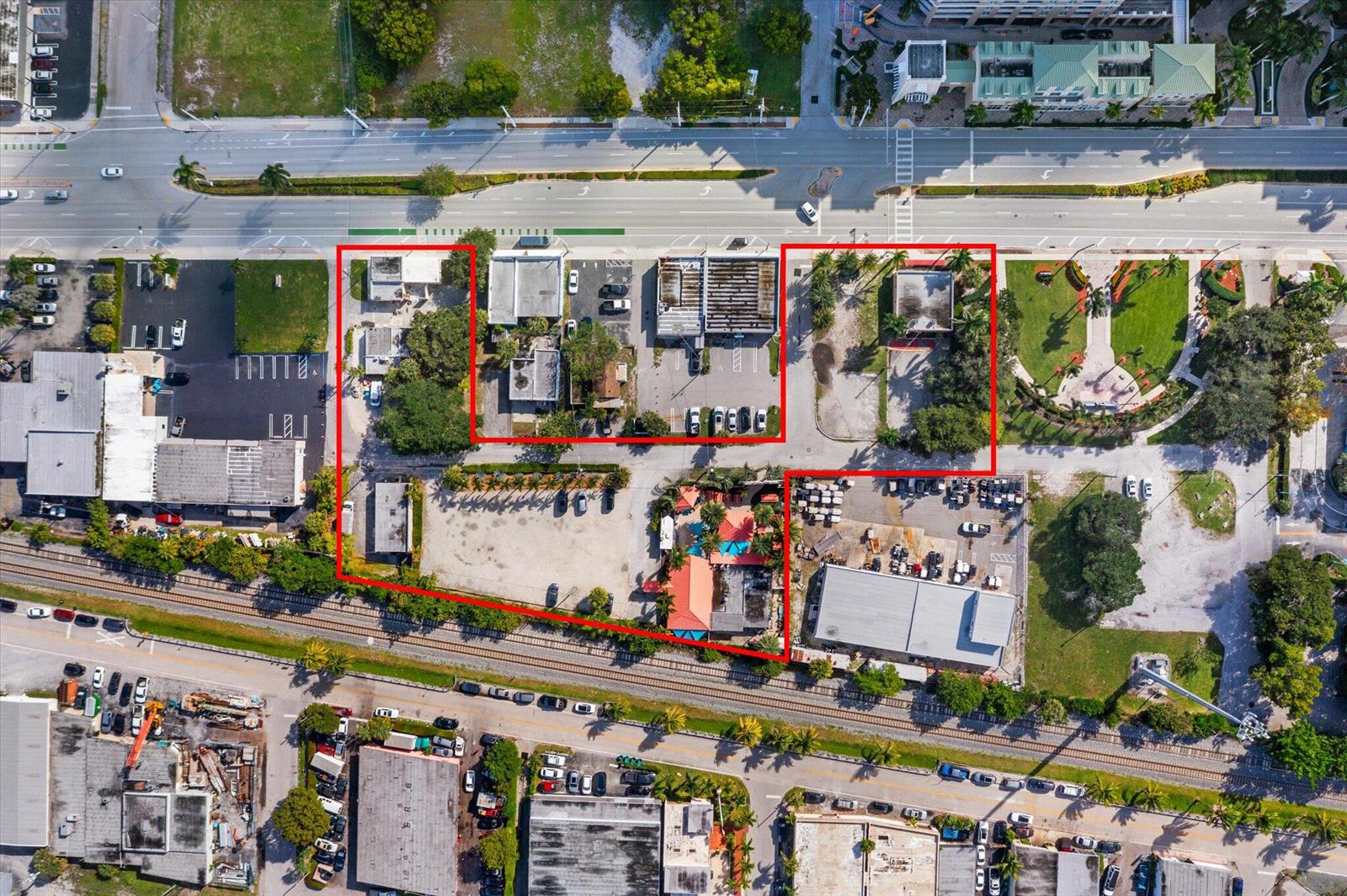 This aerial view shows a commercial property complex outlined in red near a railroad track — 511 NE 4th Street, Boynton Beach FL 33435, BOYNTON BEACH, FL