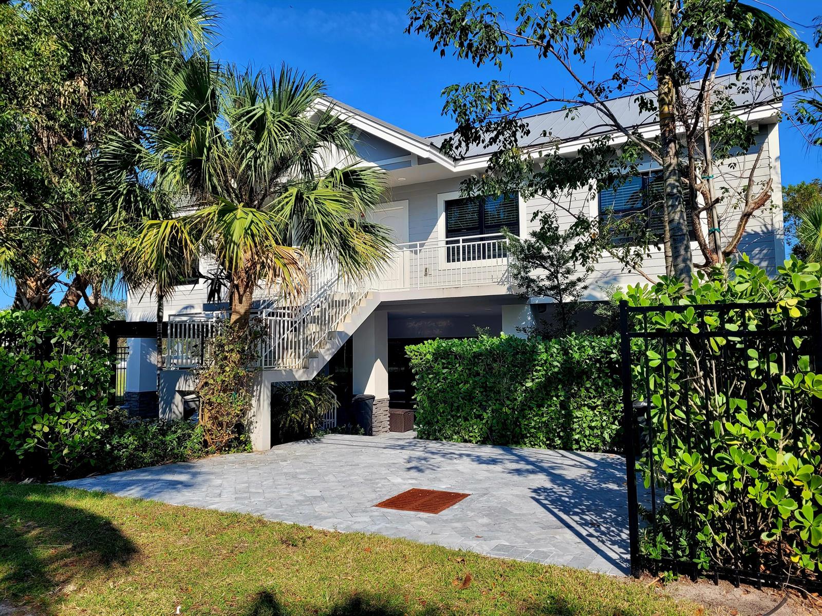 11810 SE Dixie Highway Apt 1, Hobe Sound FL 33455
