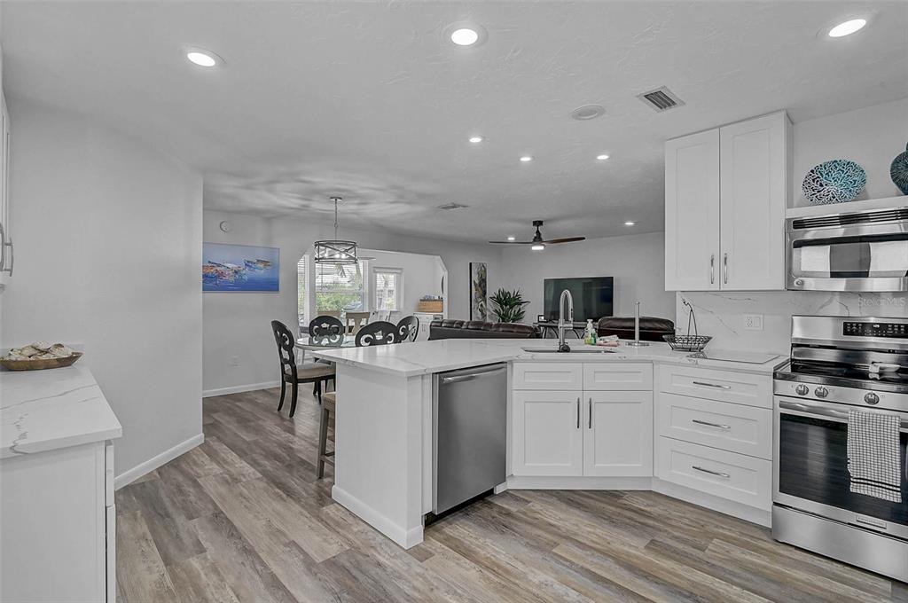 6308 MIDNIGHT PASS ROAD UNIT 6, SARASOTA, FL — photo 4 of 30
