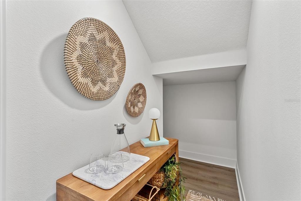 A wooden console table sits in a small alcove decorated with two woven wall baskets — 2351 HUANIER COURT, APOPKA, FL
