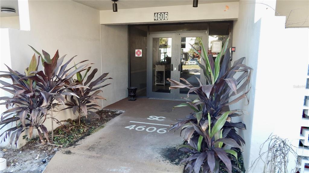 4606 W GRAY STREET UNIT 206