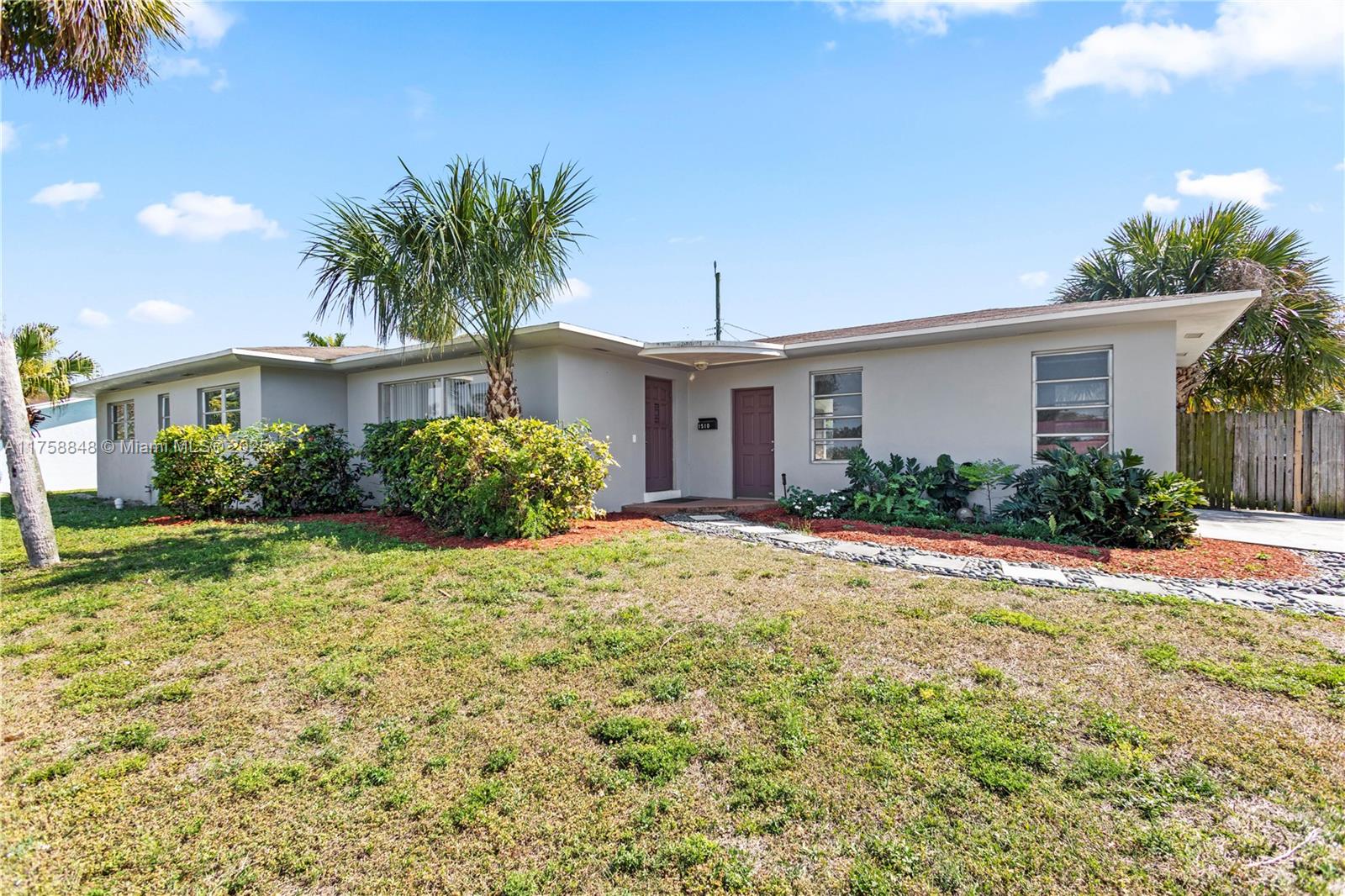 1510 W Terrace Dr, Lake Worth FL 33460