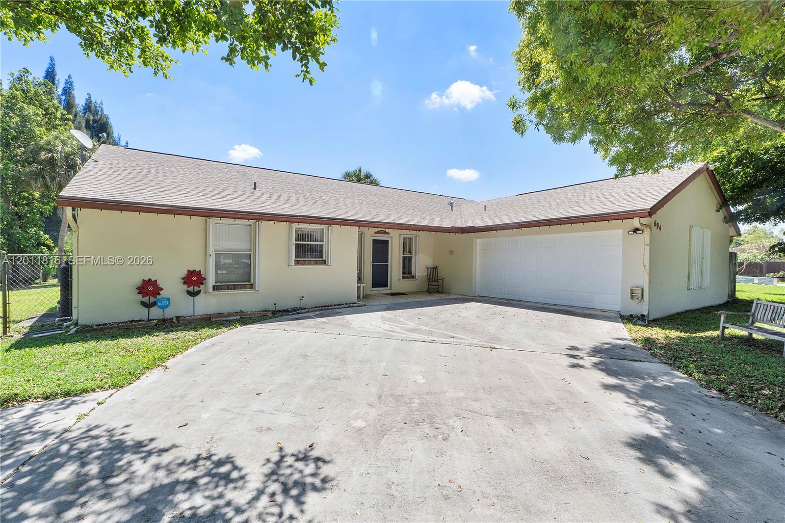 694 Dixie Ln, West Palm Beach FL 33415