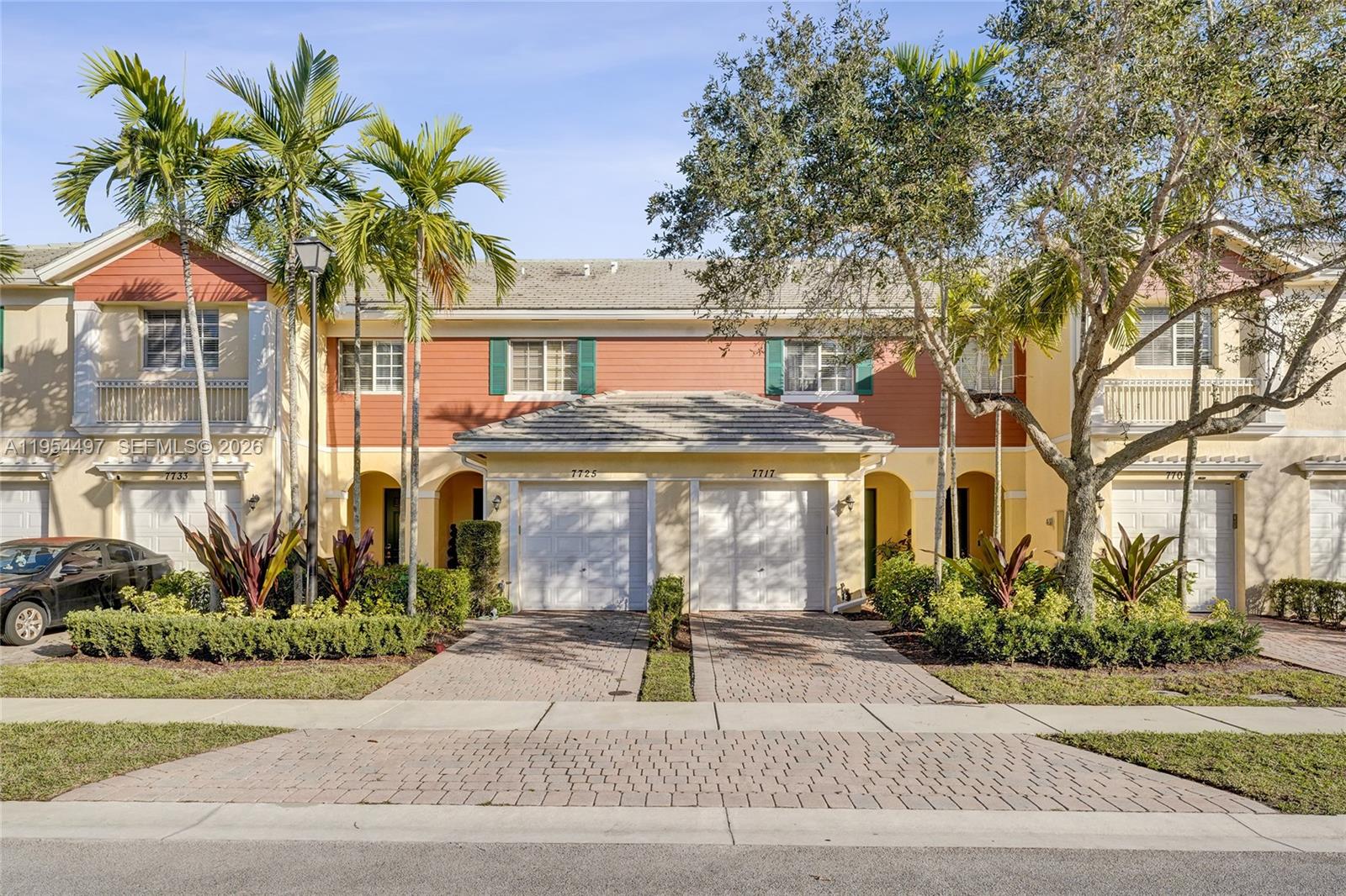 7717 Paddock Pl, Davie FL 33328