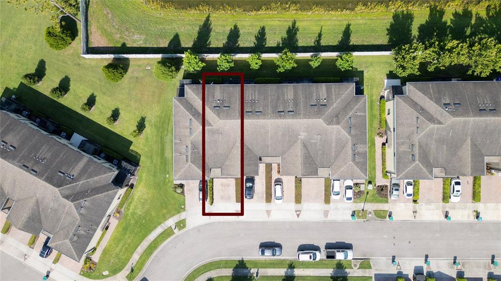 An aerial view shows a townhome unit highlighted within a multi-family residential building — 2840 WHITE ISLE LN, ORLANDO, FL
