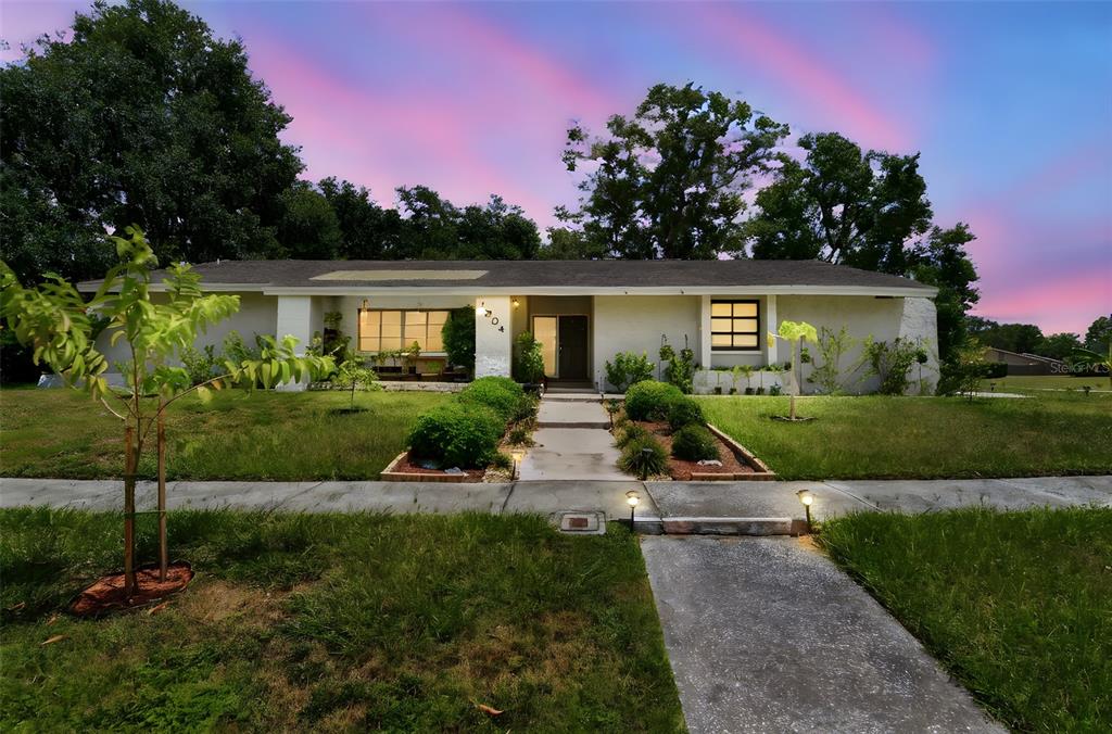 1904 TEAKWOOD DRIVE