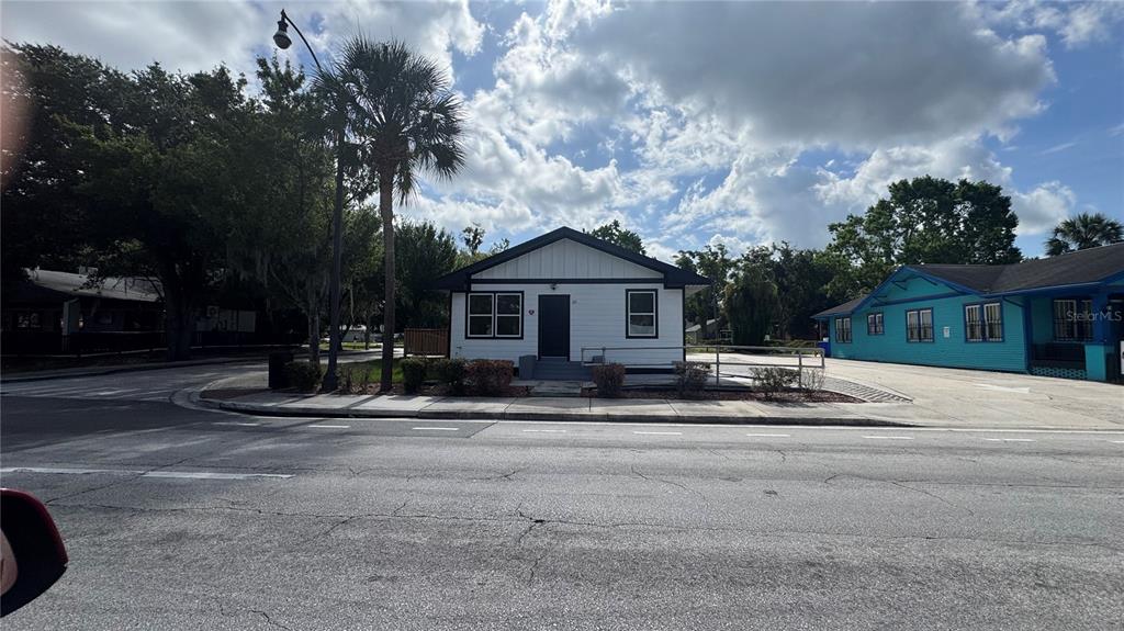 1121 N MAIN STREET