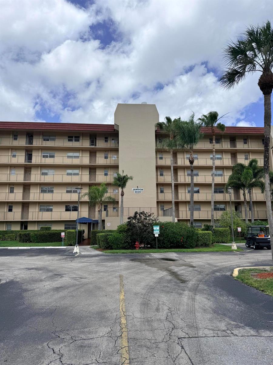 3836 Via Poinciana # 306, Lake Worth FL 33467