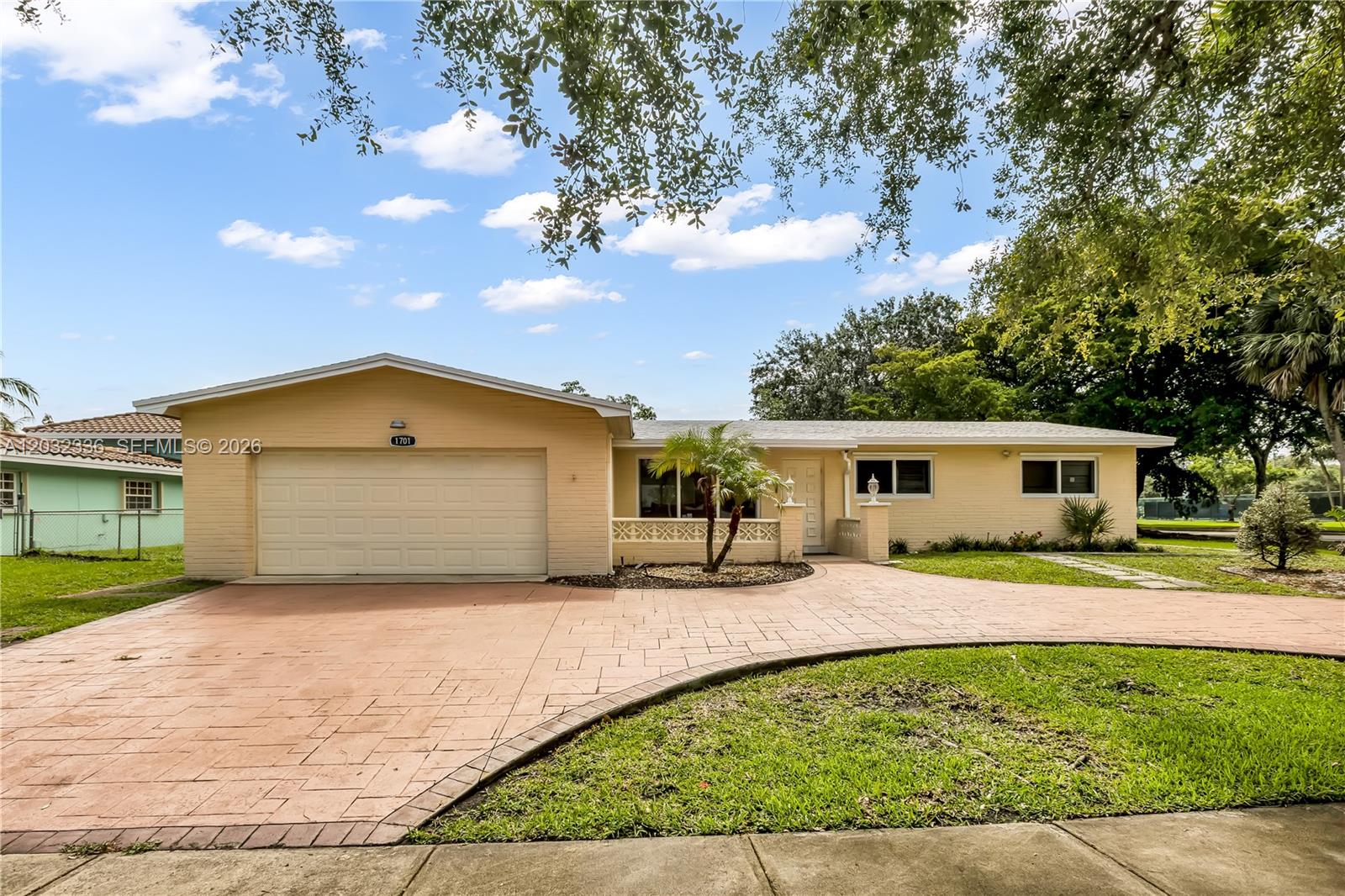 1701 NW 106th Ave, Pembroke Pines FL 33026