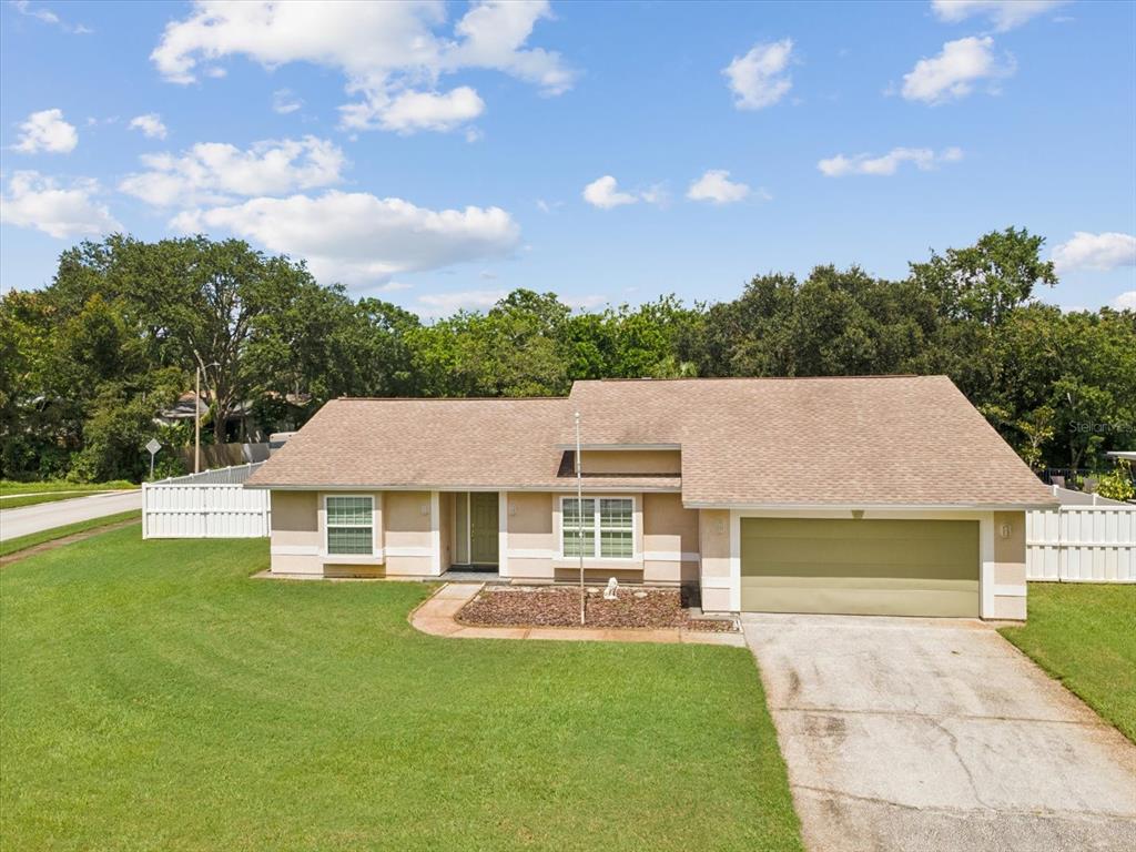 827 CREEKSIDE LANE