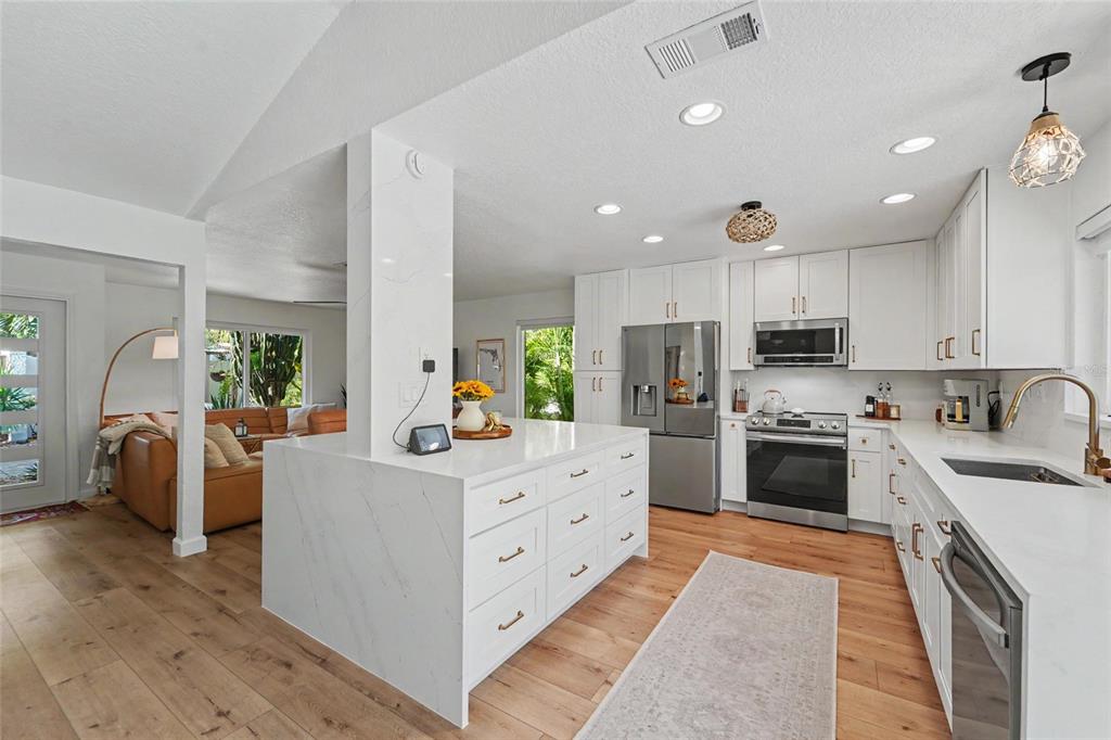 13461 DEL PRADO DRIVE S, LARGO, FL — photo 3 of 30