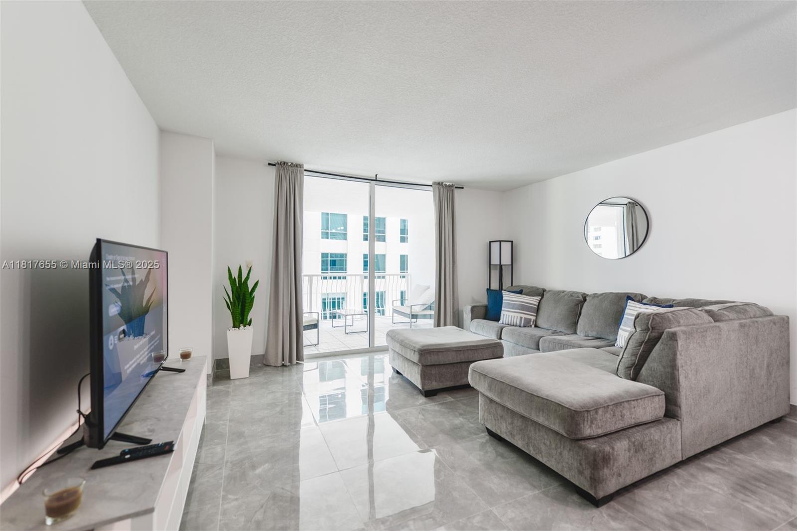 1200 Brickell Bay Dr # 2112, Miami FL 33131