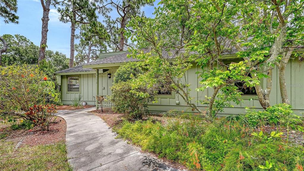 5010 BARRINGTON CIRCLE UNIT 2001