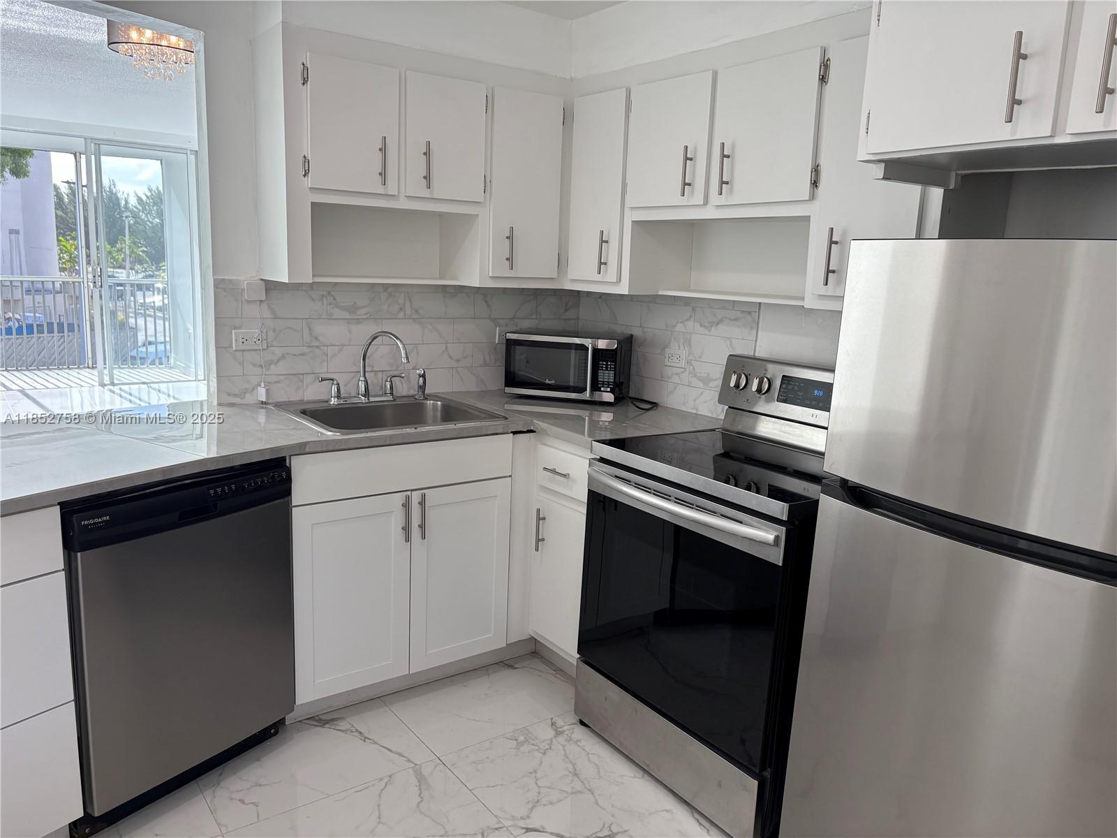 1710 NE 191st St # 3, Miami FL 33179