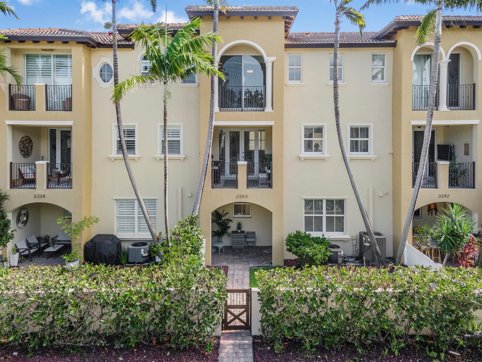 3240 NE 13th Street # 3240, Pompano Beach FL 33062