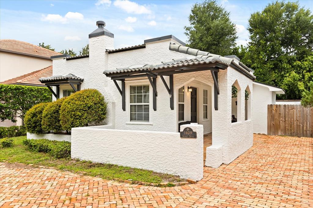 1409 SUNSET DRIVE