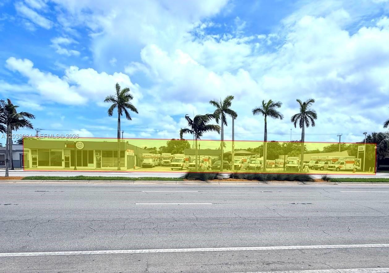 A commercial building with a parking lot containing multiple U-Haul trucks — 2828 Hollywood Blvd, Hollywood FL 33020, HOLLYWOOD, FL