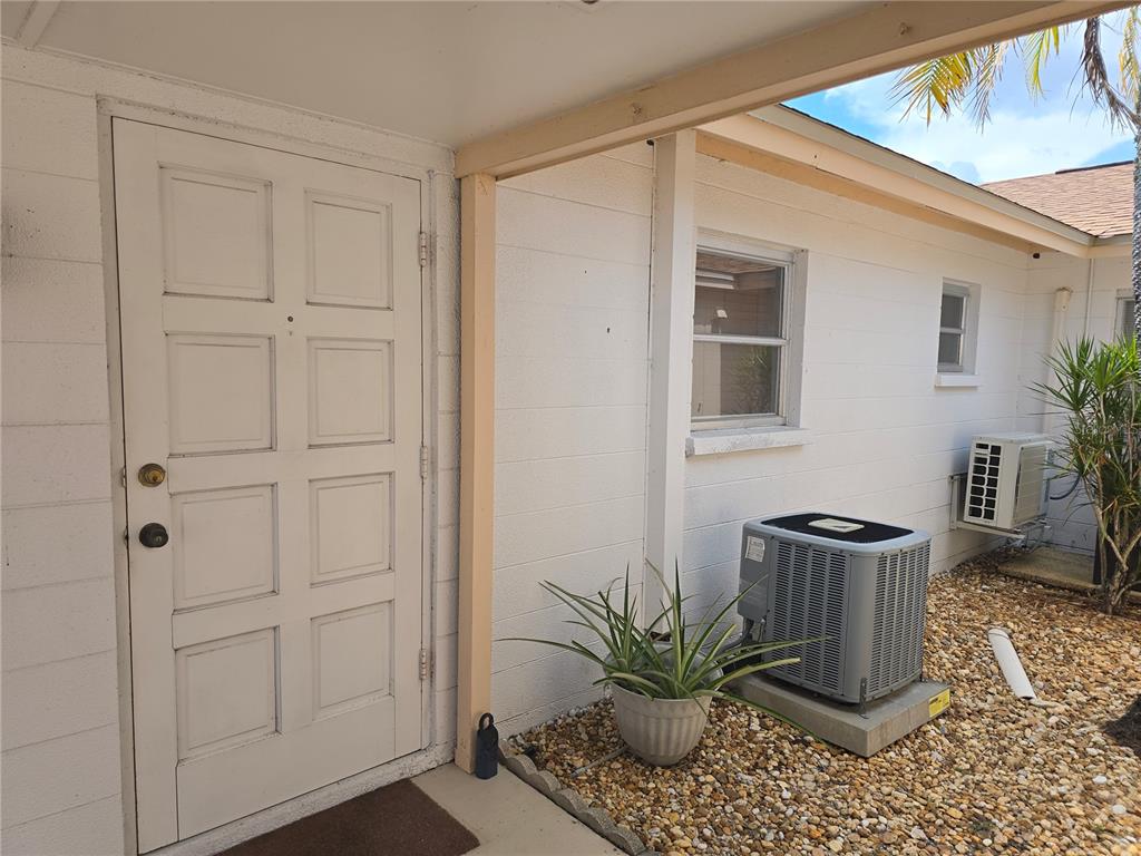 5064 LIVE OAK CIR UNIT 5064