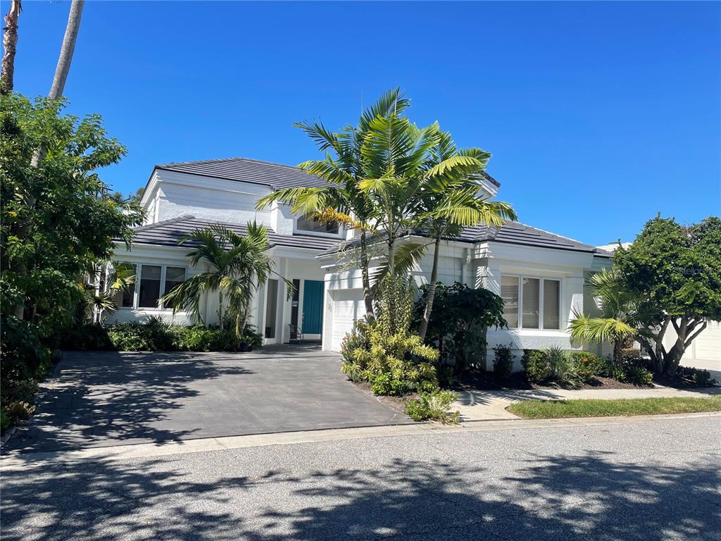 7782 CLUB LANE