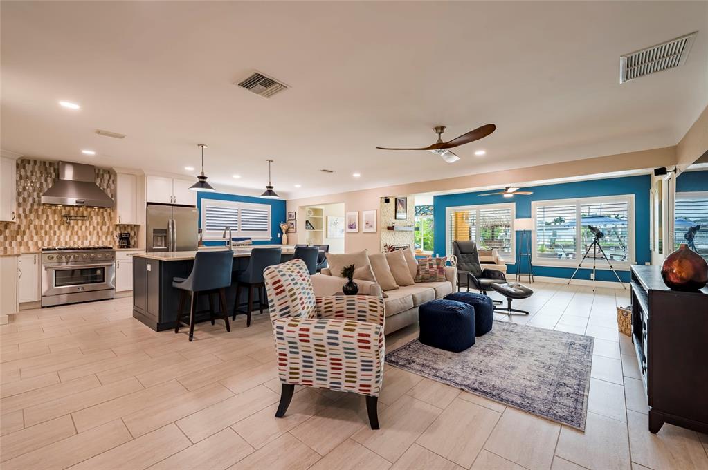 541 CRYSTAL DRIVE, MADEIRA BEACH, FL — photo 4 of 30