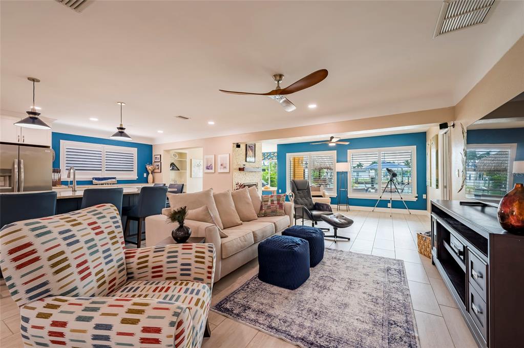 541 CRYSTAL DRIVE, MADEIRA BEACH, FL — photo 5 of 30